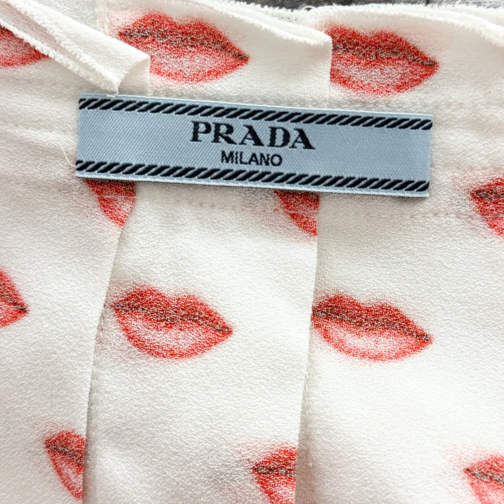 PRADAプラダ　スカート　リッププリント　唇　ウエストリボン Prada Iconic Lip Pleated Tied Skirt (M-L) — sororité.